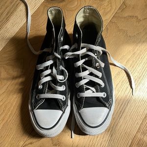 Black high top converse chuck Taylor’s
